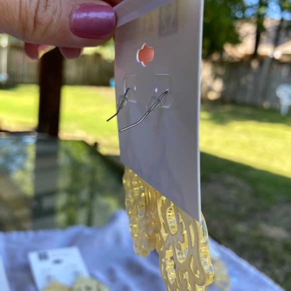 Zenzii Resin Art Deco Design: Cream - Picture 3 of 3